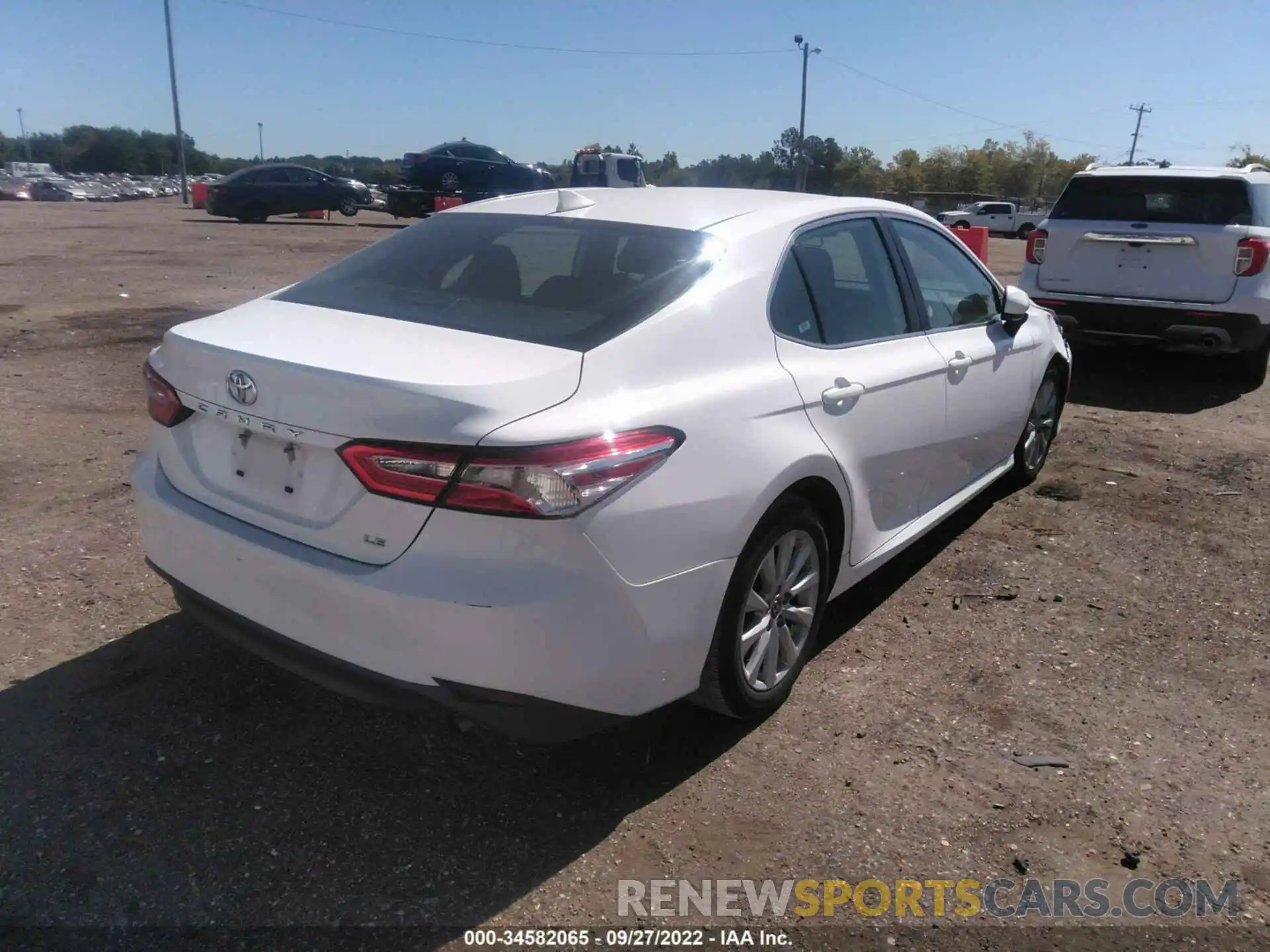 4 Photograph of a damaged car 4T1C11AK1LU886144 TOYOTA CAMRY 2020