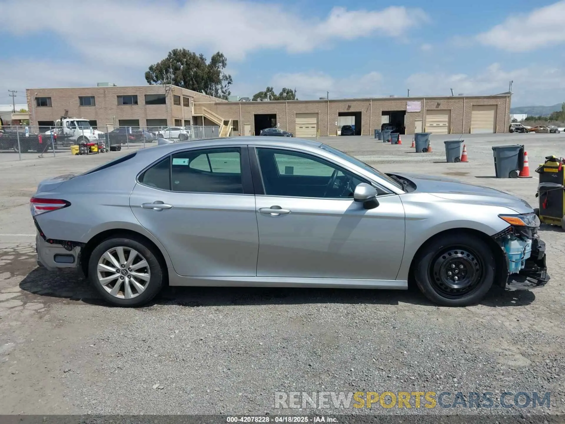 14 Photograph of a damaged car 4T1C11AK1LU901886 TOYOTA CAMRY 2020