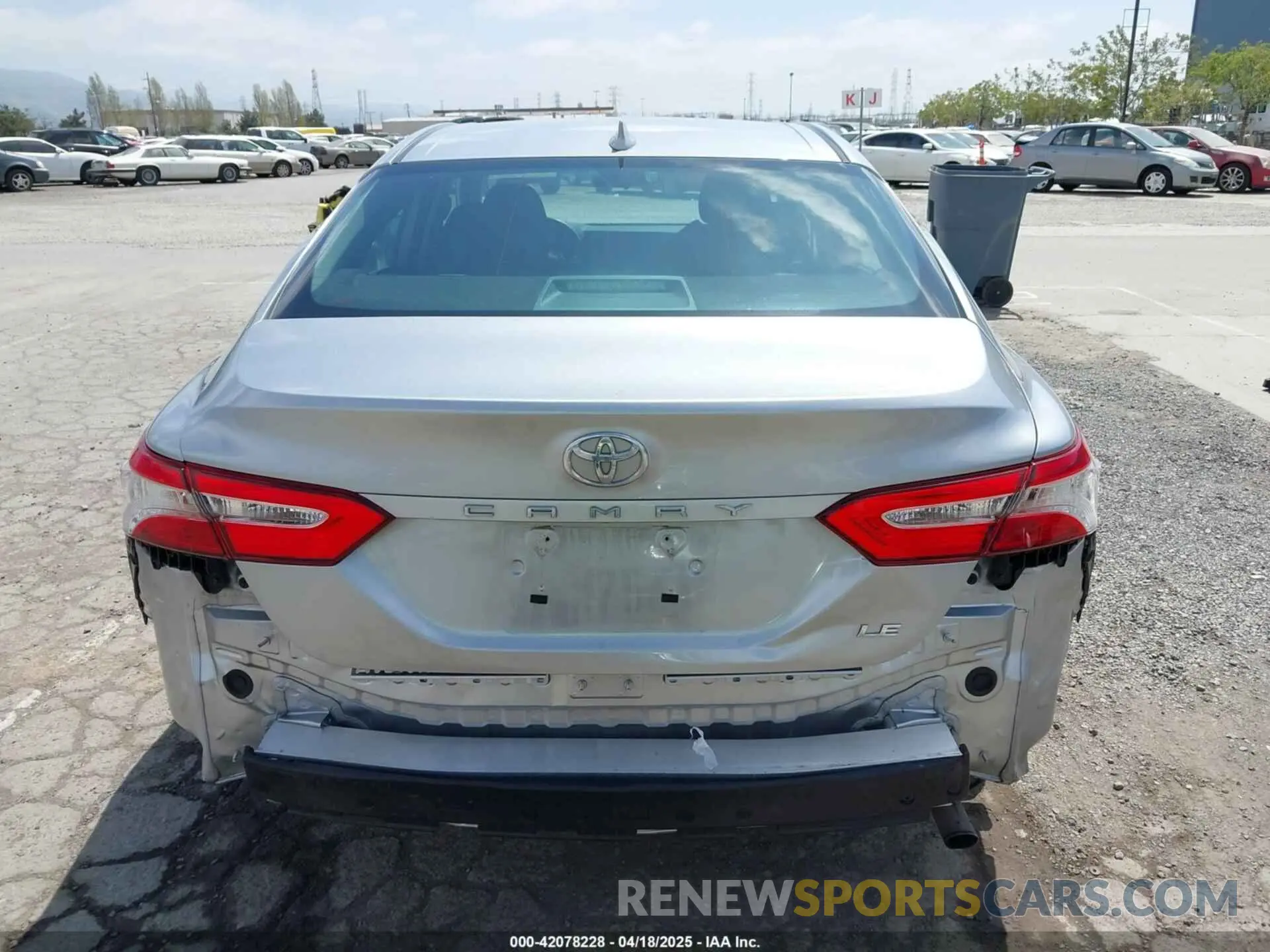 17 Photograph of a damaged car 4T1C11AK1LU901886 TOYOTA CAMRY 2020