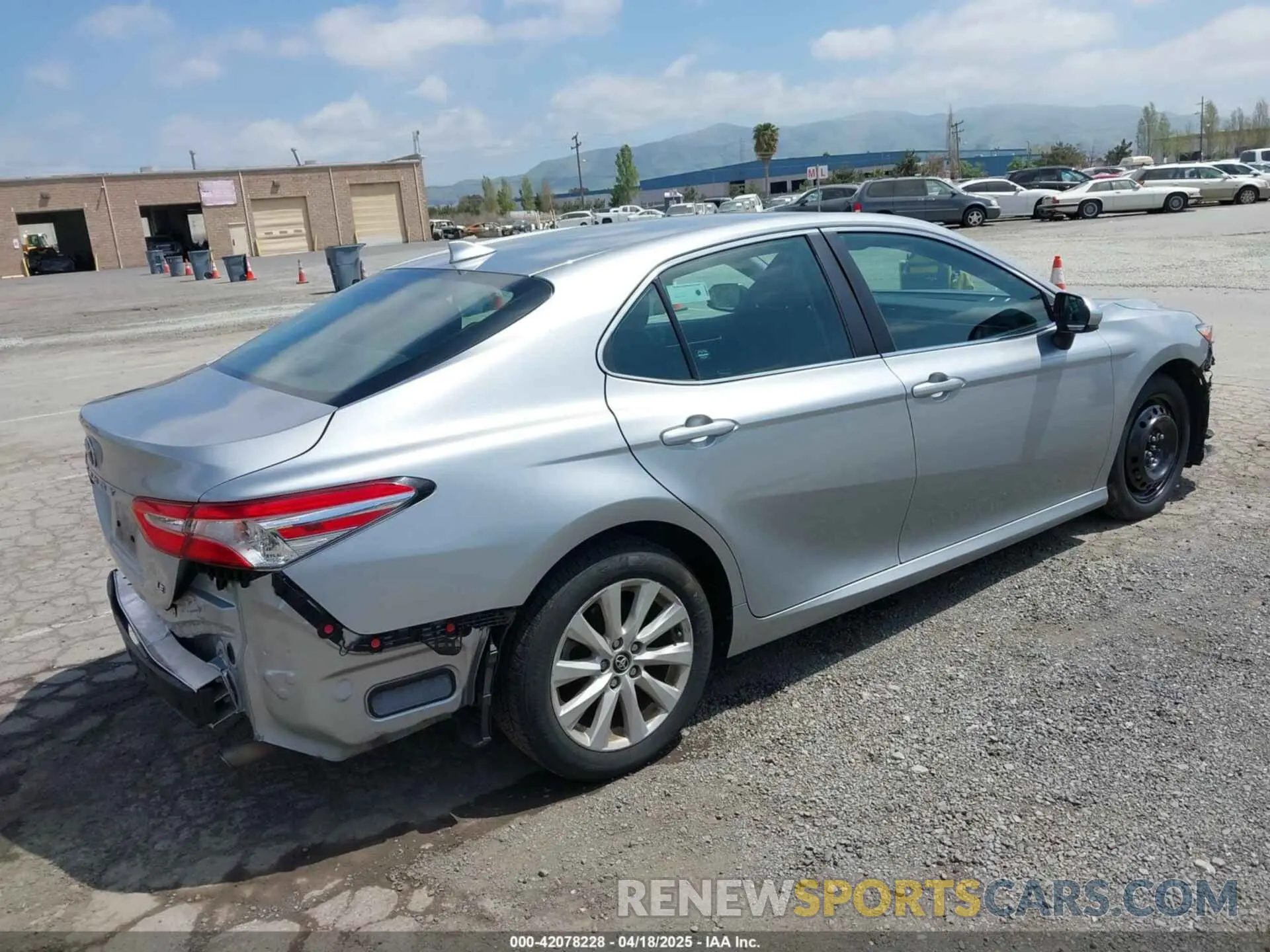4 Photograph of a damaged car 4T1C11AK1LU901886 TOYOTA CAMRY 2020