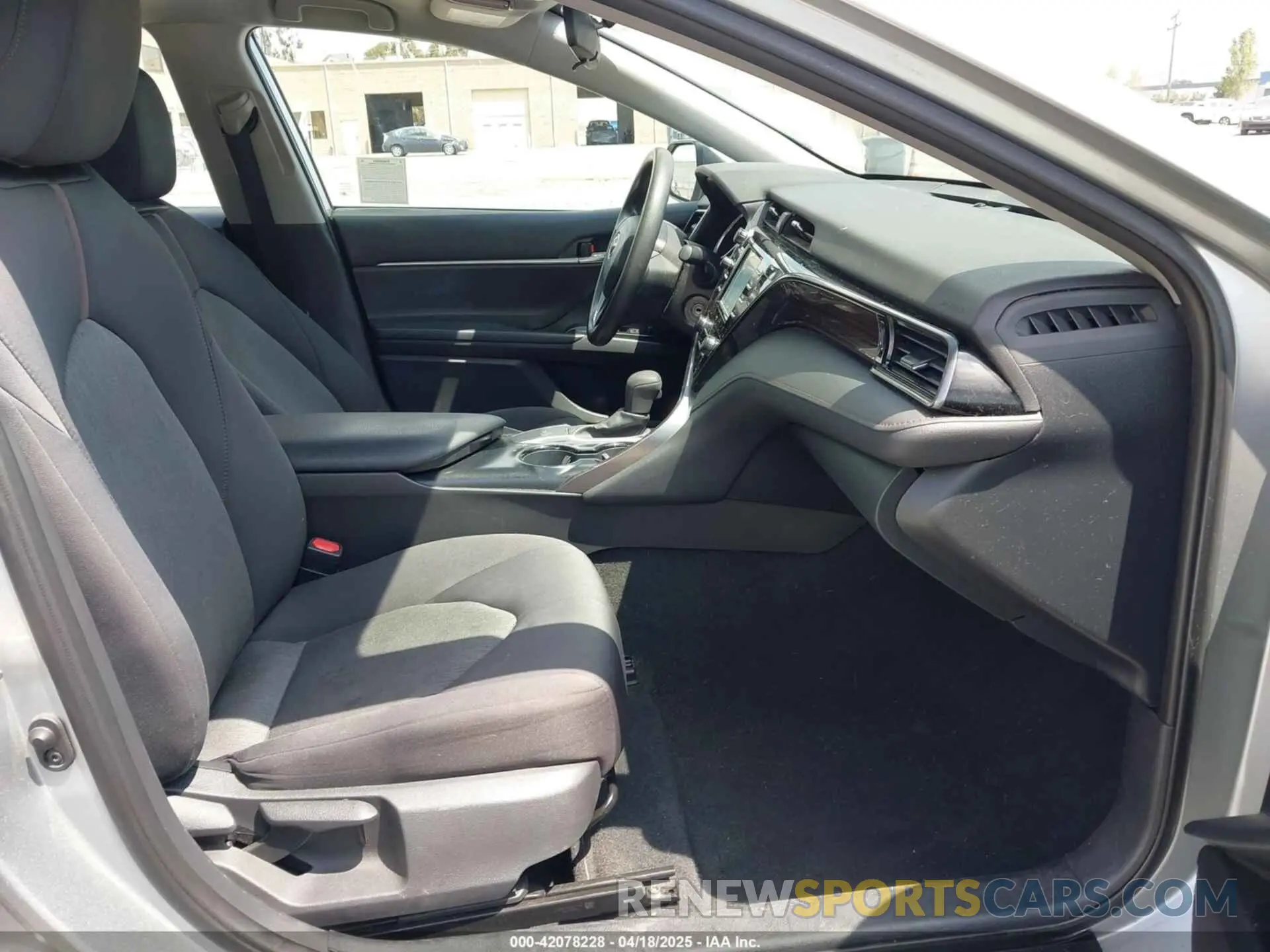 5 Photograph of a damaged car 4T1C11AK1LU901886 TOYOTA CAMRY 2020