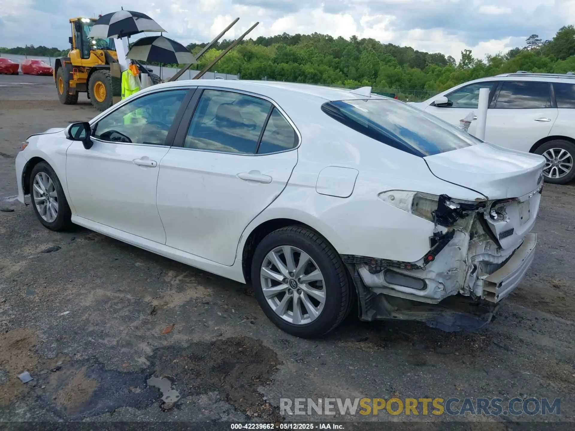 3 Photograph of a damaged car 4T1C11AK1LU916520 TOYOTA CAMRY 2020