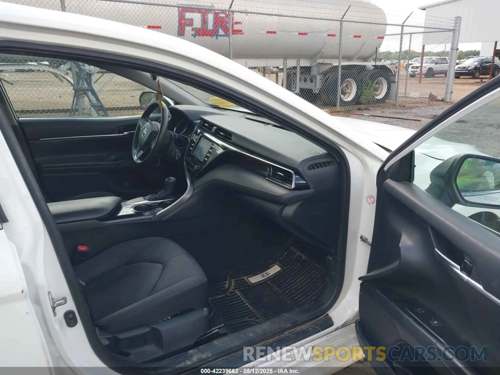 5 Photograph of a damaged car 4T1C11AK1LU916520 TOYOTA CAMRY 2020
