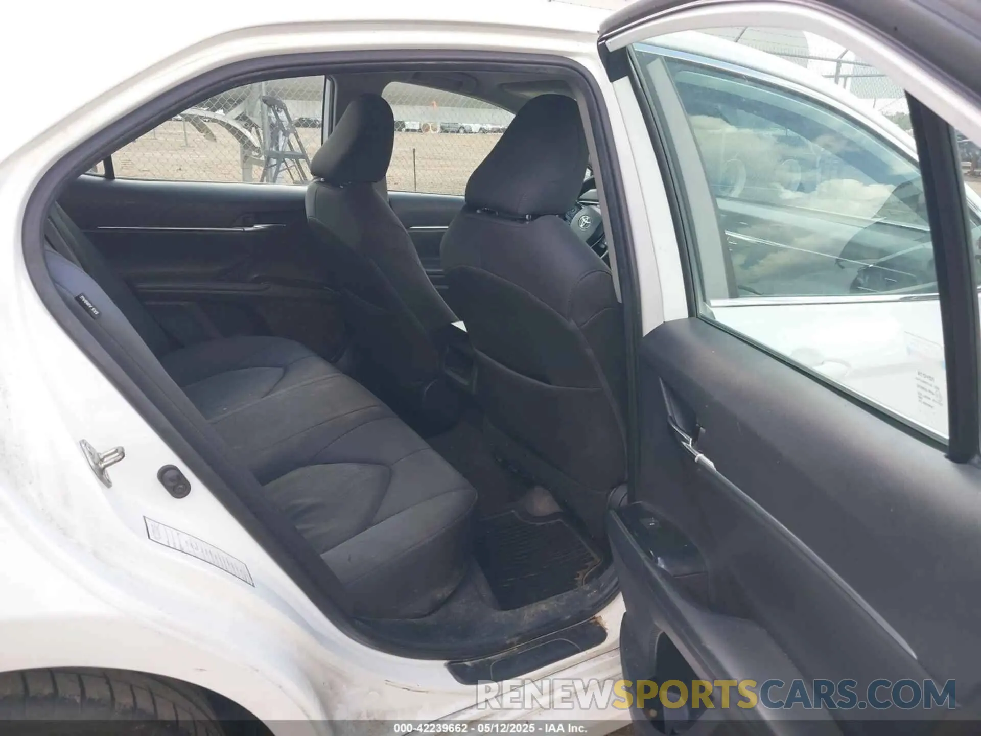 8 Photograph of a damaged car 4T1C11AK1LU916520 TOYOTA CAMRY 2020