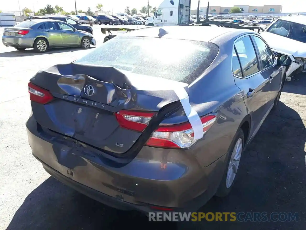 4 Photograph of a damaged car 4T1C11AK1LU916632 TOYOTA CAMRY 2020