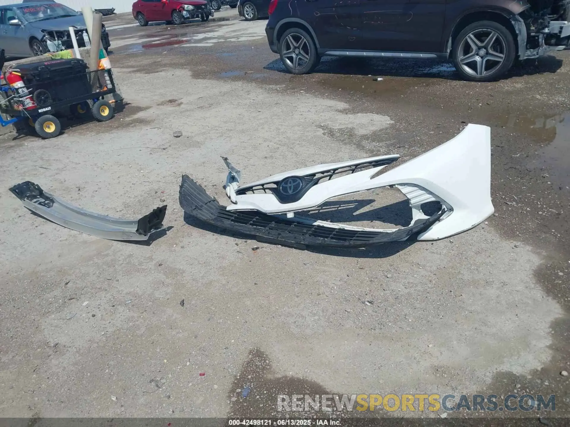 12 Photograph of a damaged car 4T1C11AK1LU929932 TOYOTA CAMRY 2020