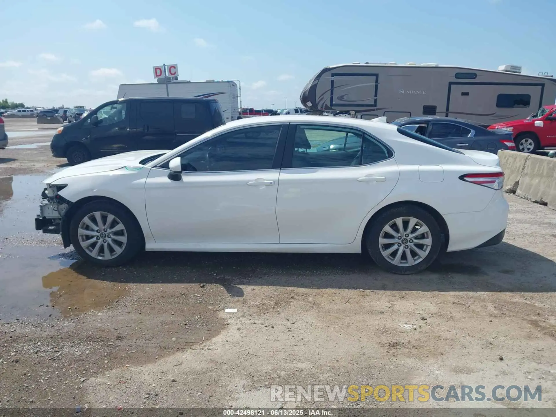 15 Photograph of a damaged car 4T1C11AK1LU929932 TOYOTA CAMRY 2020