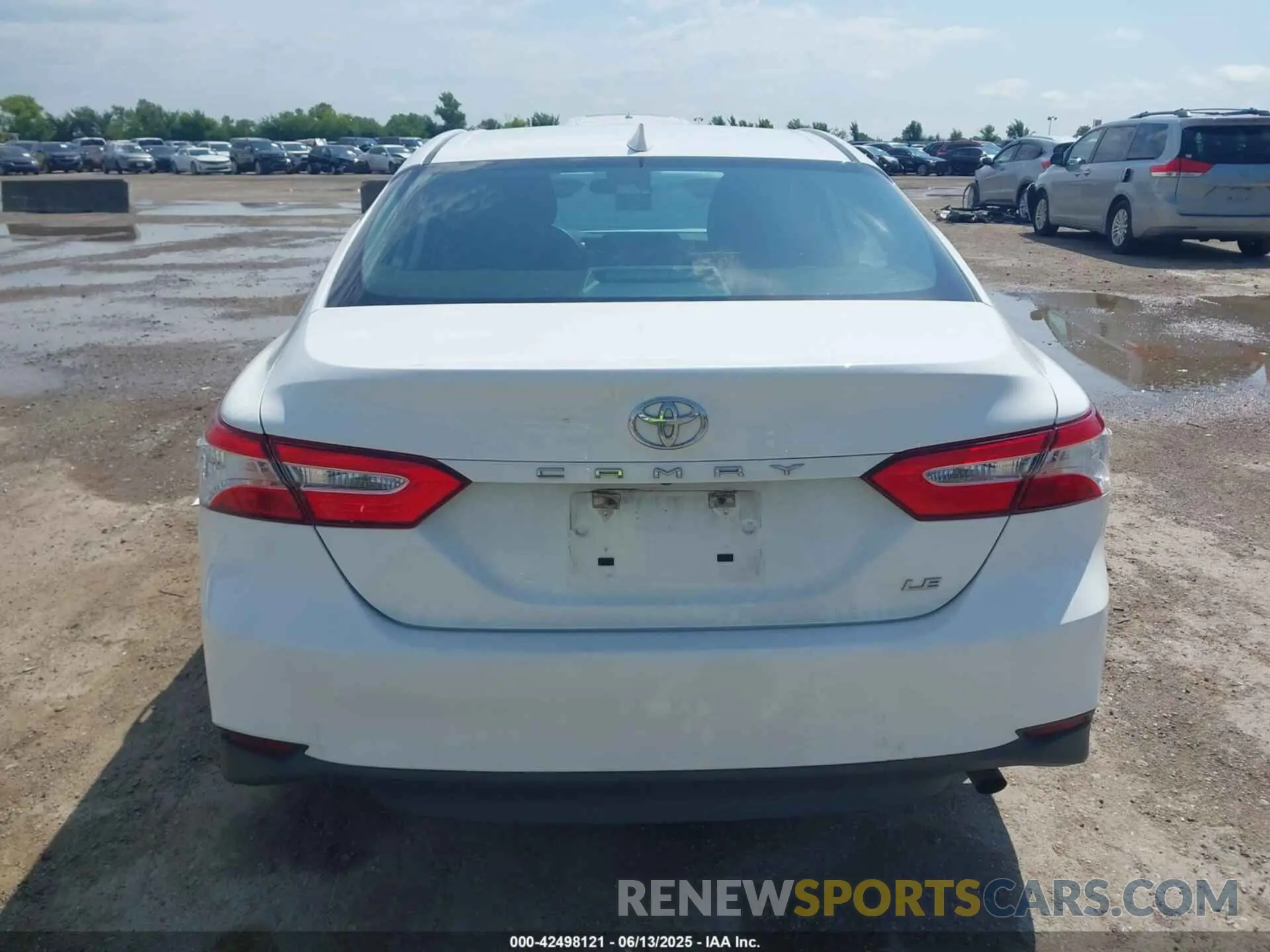 17 Photograph of a damaged car 4T1C11AK1LU929932 TOYOTA CAMRY 2020