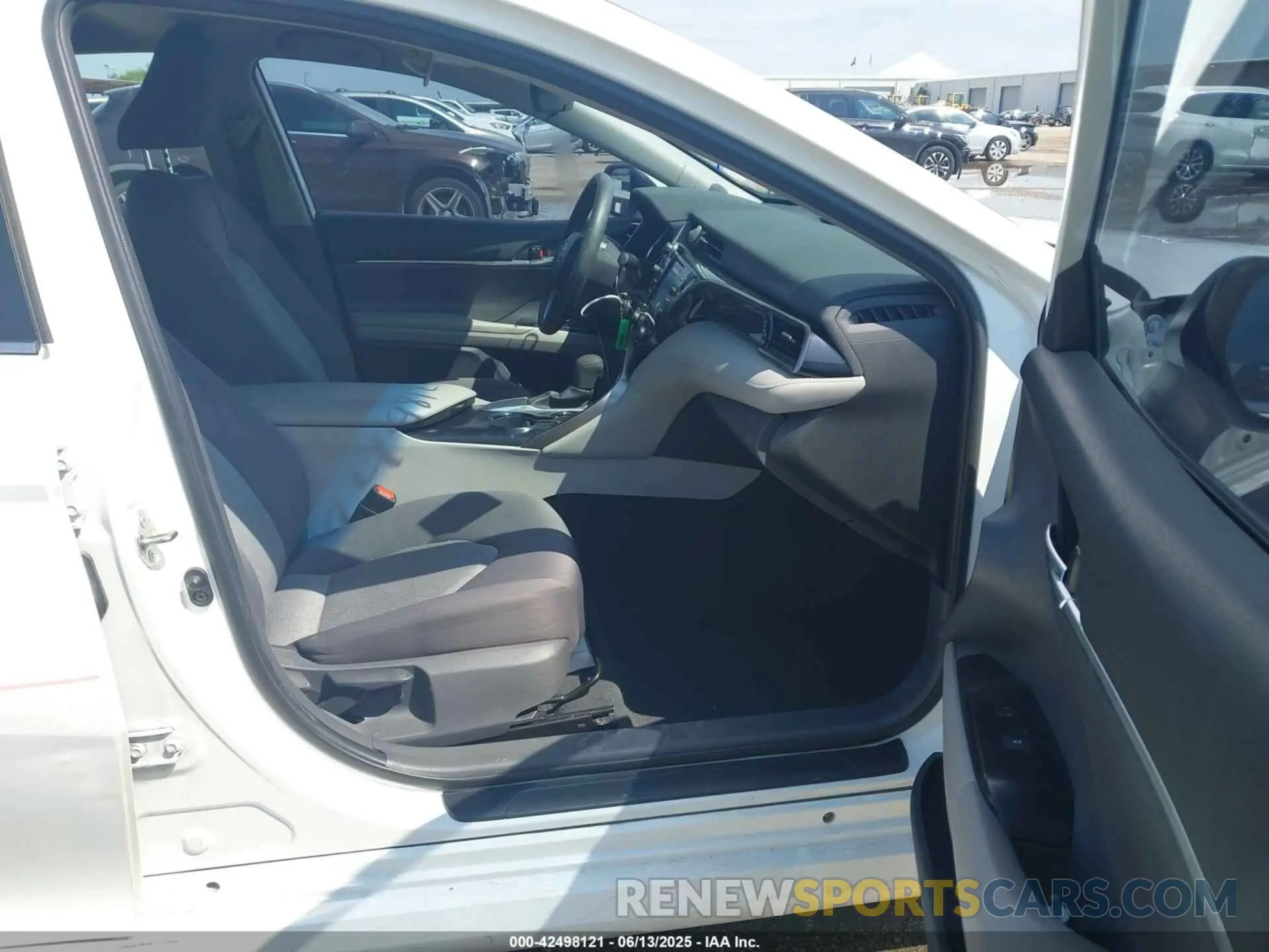 5 Photograph of a damaged car 4T1C11AK1LU929932 TOYOTA CAMRY 2020