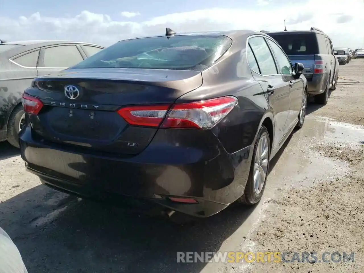 4 Photograph of a damaged car 4T1C11AK1LU937013 TOYOTA CAMRY 2020