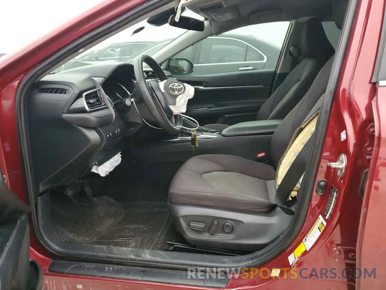 7 Photograph of a damaged car 4T1C11AK1LU938758 TOYOTA CAMRY 2020