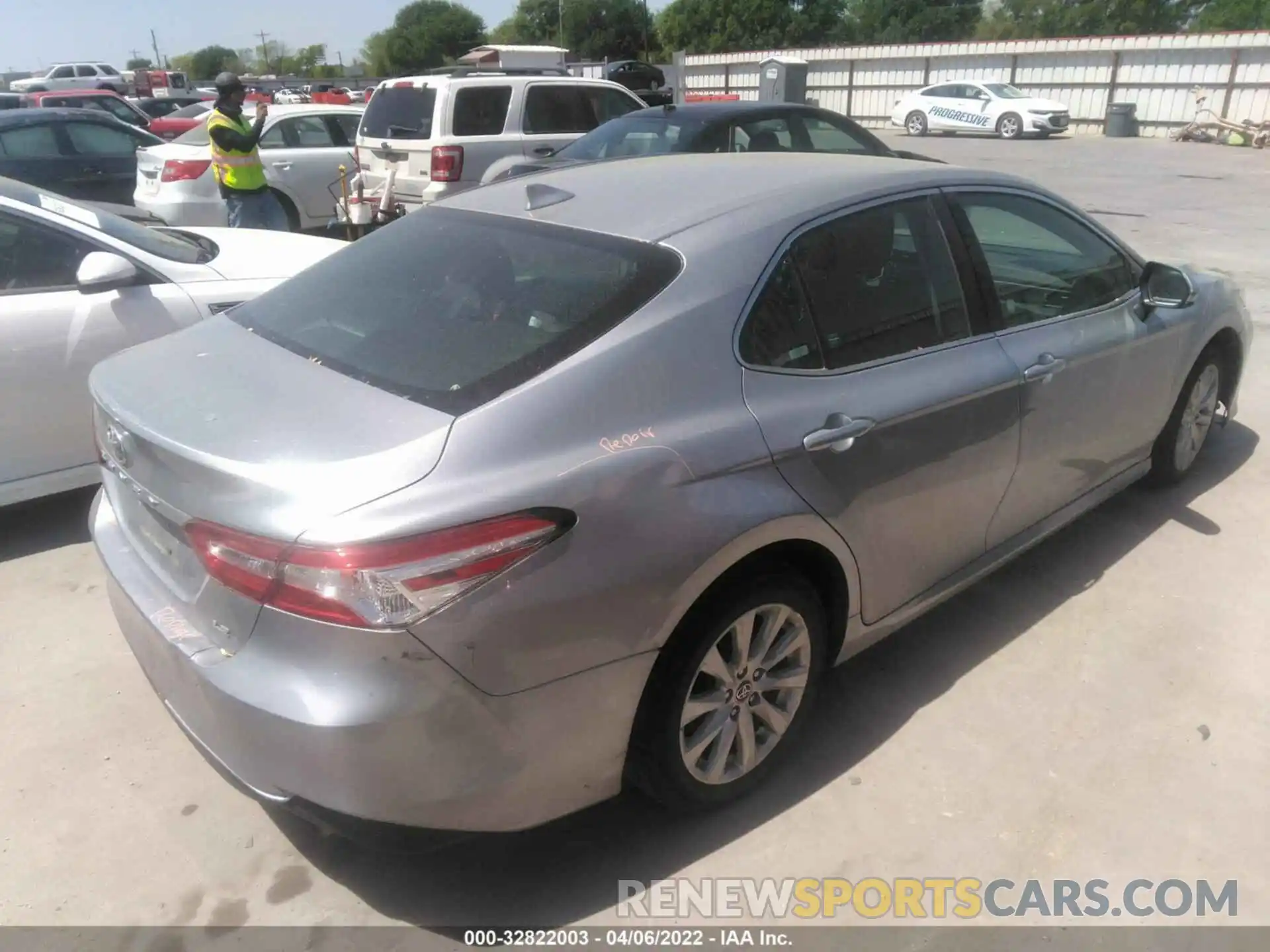 4 Photograph of a damaged car 4T1C11AK1LU945533 TOYOTA CAMRY 2020