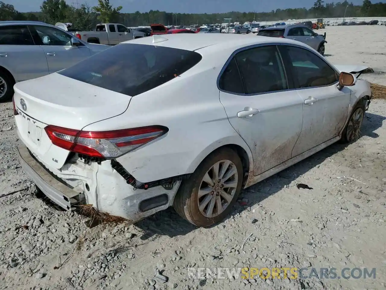 4 Photograph of a damaged car 4T1C11AK1LU958413 TOYOTA CAMRY 2020