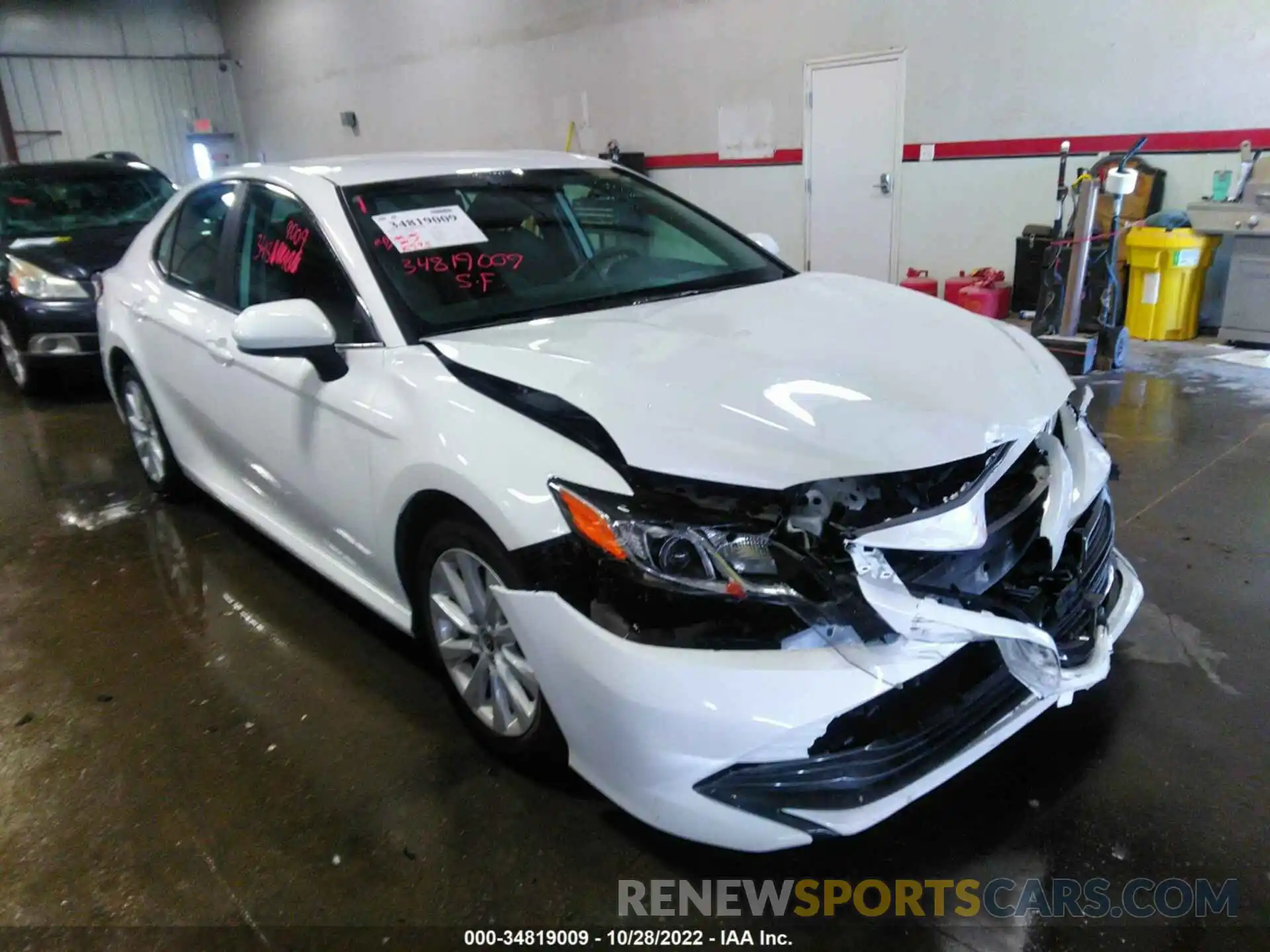 1 Photograph of a damaged car 4T1C11AK1LU960615 TOYOTA CAMRY 2020