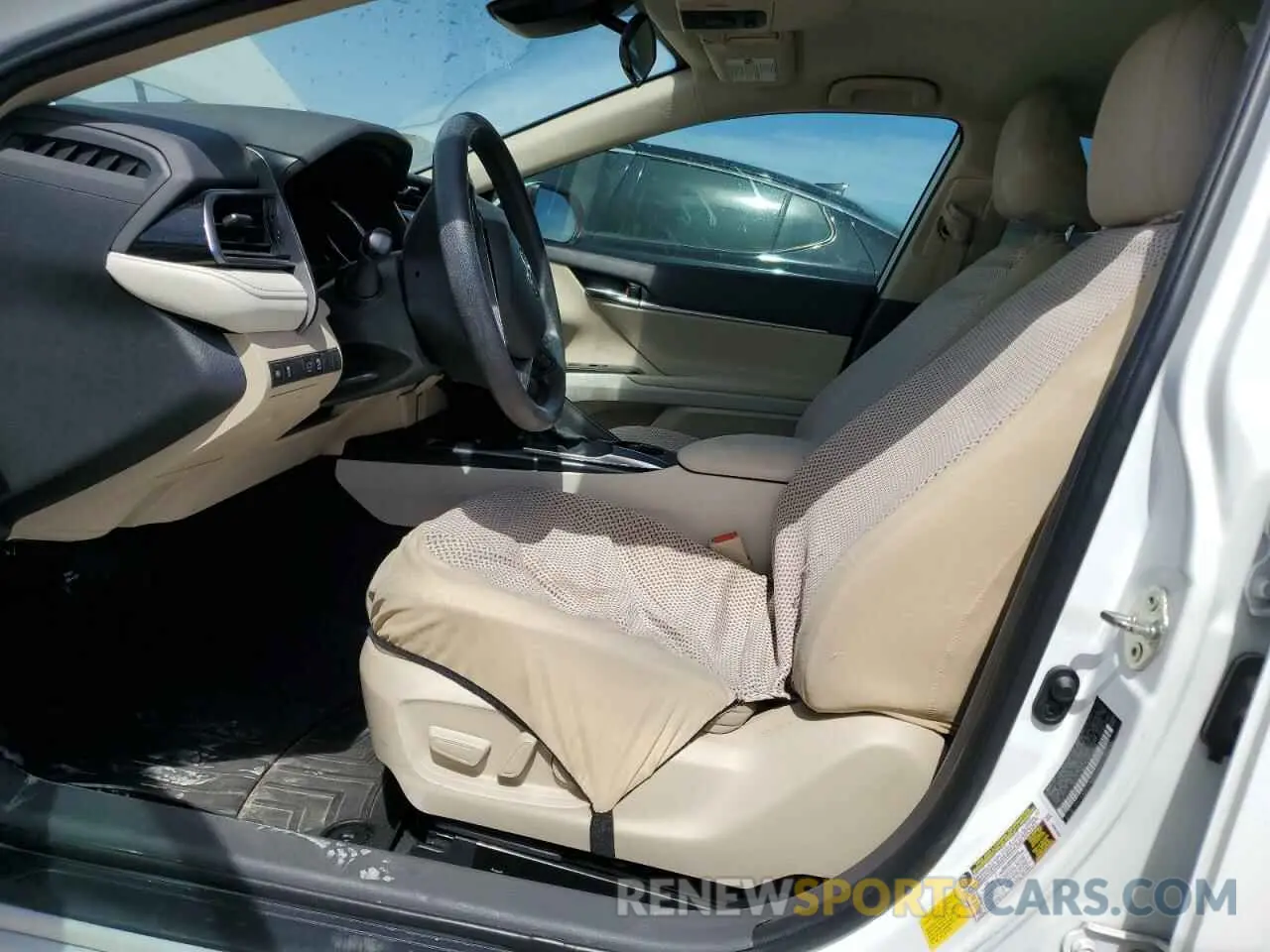 7 Photograph of a damaged car 4T1C11AK1LU964860 TOYOTA CAMRY 2020