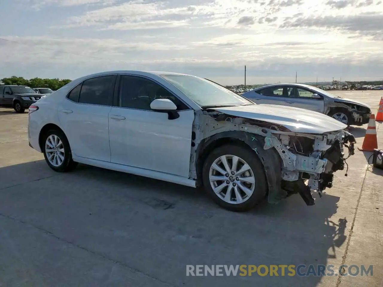 4 Photograph of a damaged car 4T1C11AK1LU987555 TOYOTA CAMRY 2020