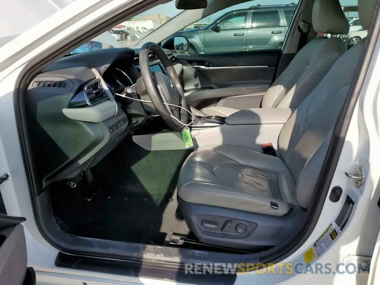 7 Photograph of a damaged car 4T1C11AK1LU987555 TOYOTA CAMRY 2020