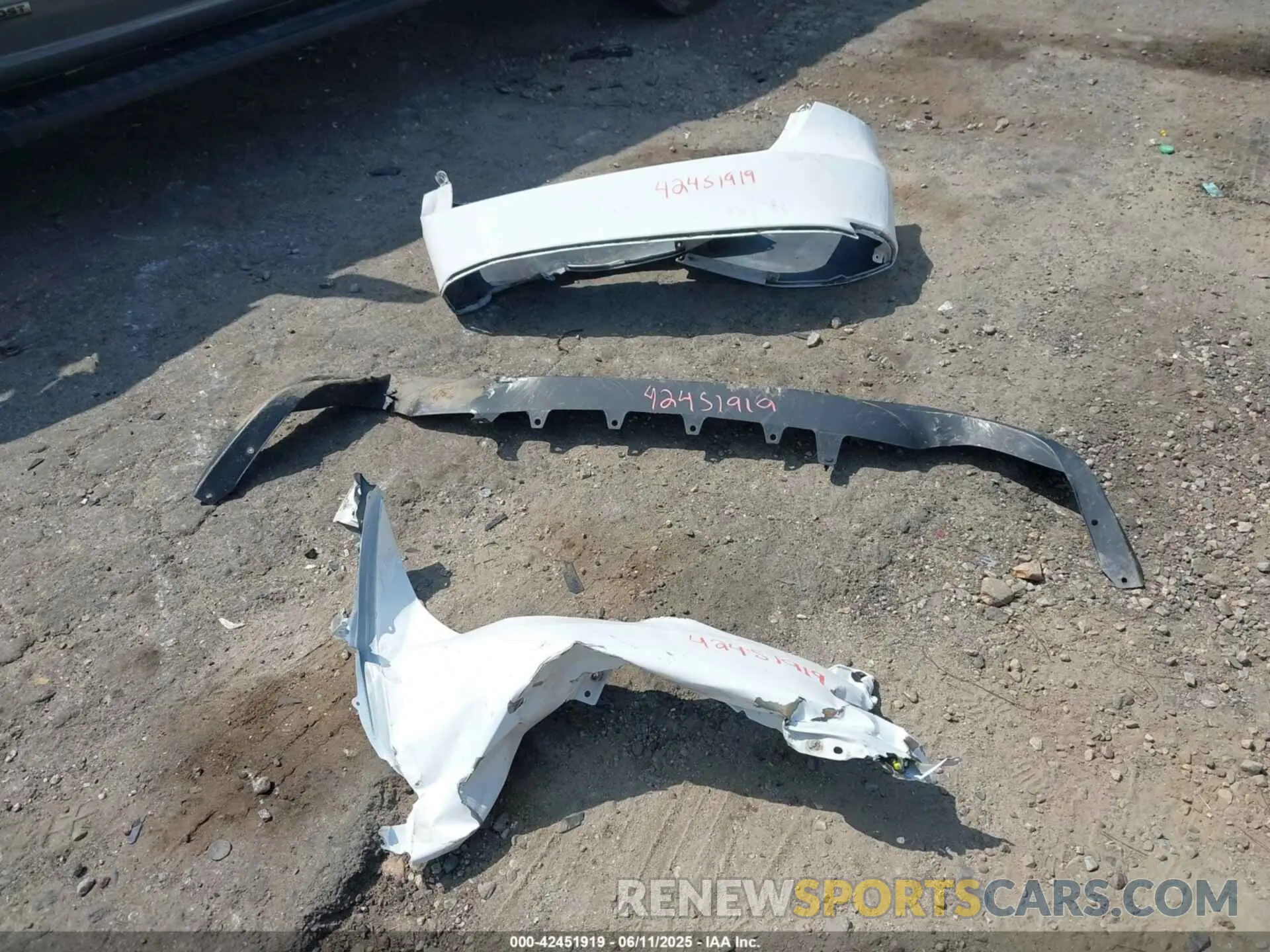 12 Photograph of a damaged car 4T1C11AK1LU993002 TOYOTA CAMRY 2020