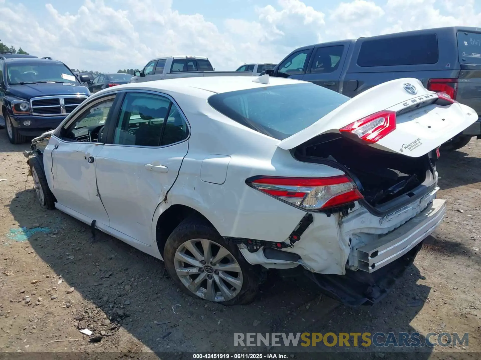 3 Photograph of a damaged car 4T1C11AK1LU993002 TOYOTA CAMRY 2020