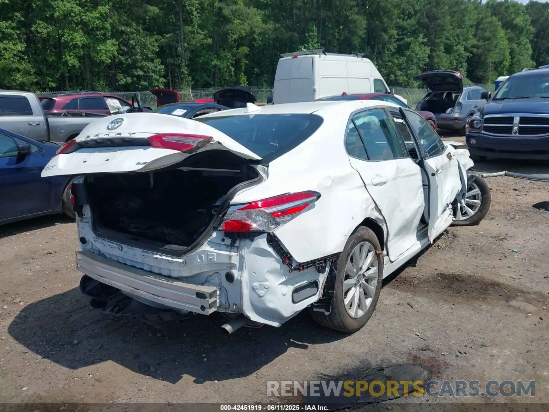 4 Photograph of a damaged car 4T1C11AK1LU993002 TOYOTA CAMRY 2020