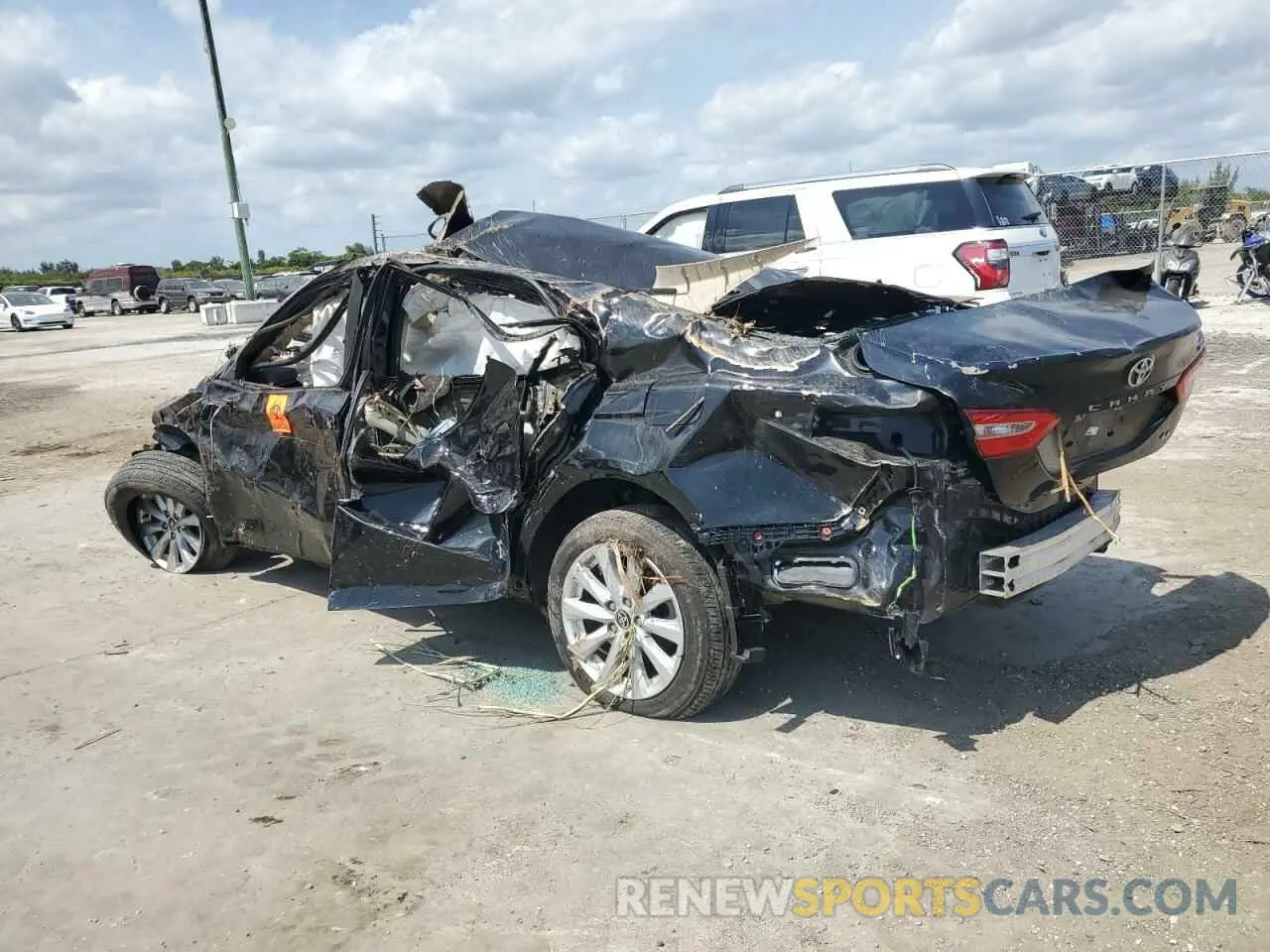 2 Photograph of a damaged car 4T1C11AK1LU993257 TOYOTA CAMRY 2020