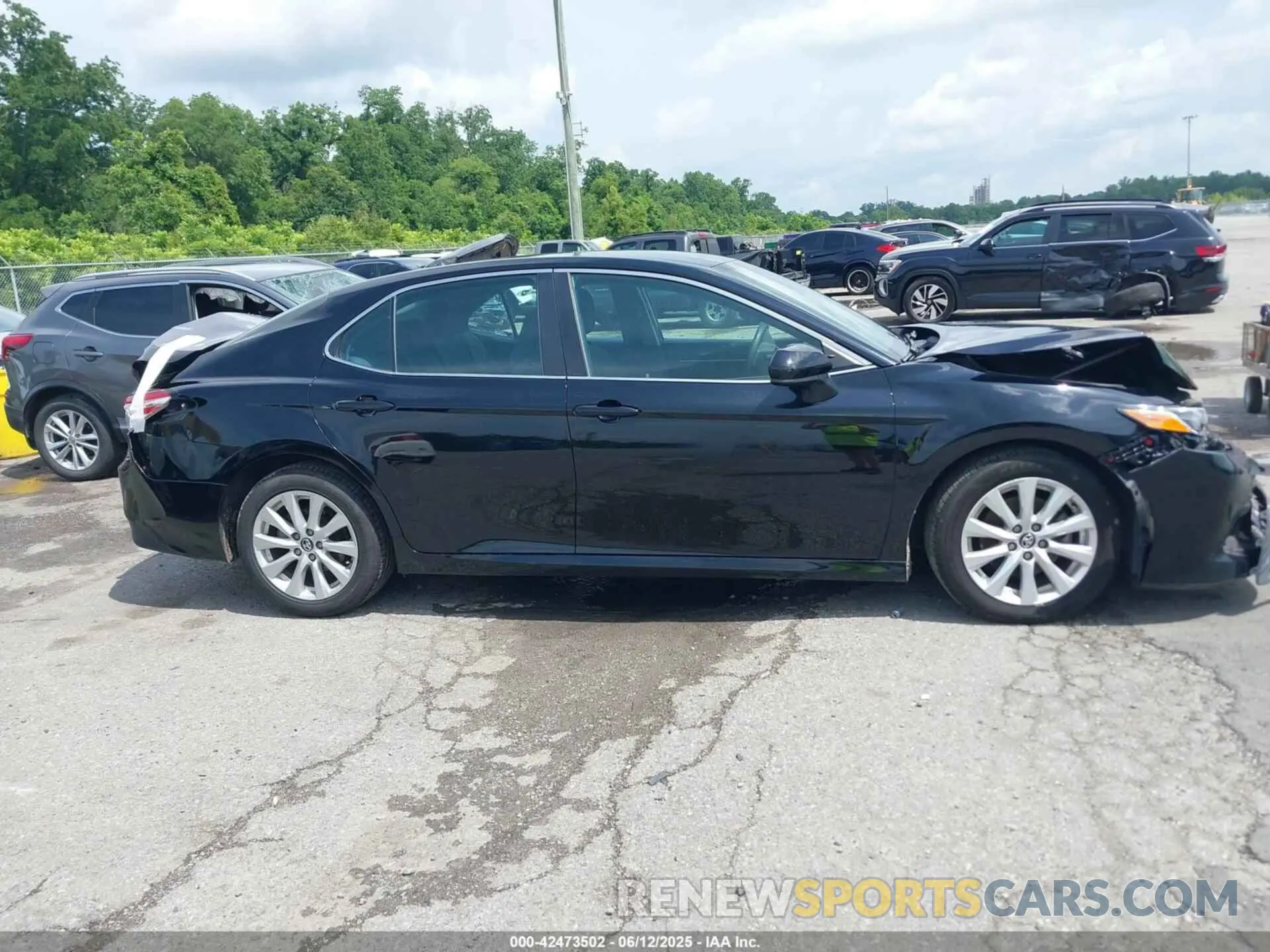 13 Photograph of a damaged car 4T1C11AK2LU317612 TOYOTA CAMRY 2020
