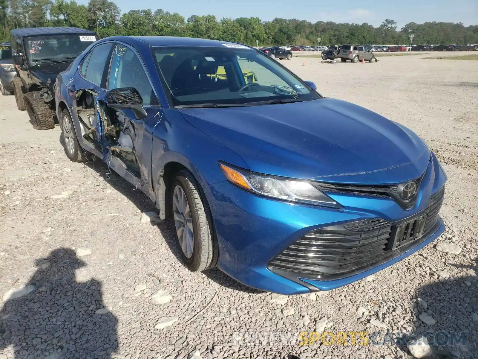 1 Photograph of a damaged car 4T1C11AK2LU329503 TOYOTA CAMRY 2020