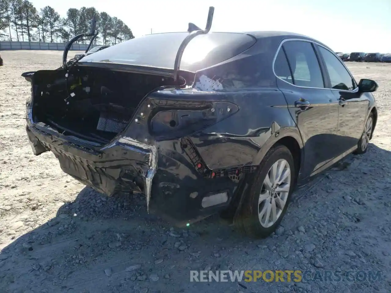 4 Photograph of a damaged car 4T1C11AK2LU340825 TOYOTA CAMRY 2020