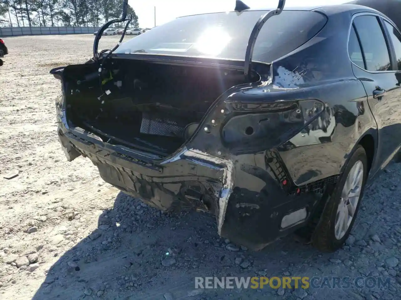 9 Photograph of a damaged car 4T1C11AK2LU340825 TOYOTA CAMRY 2020