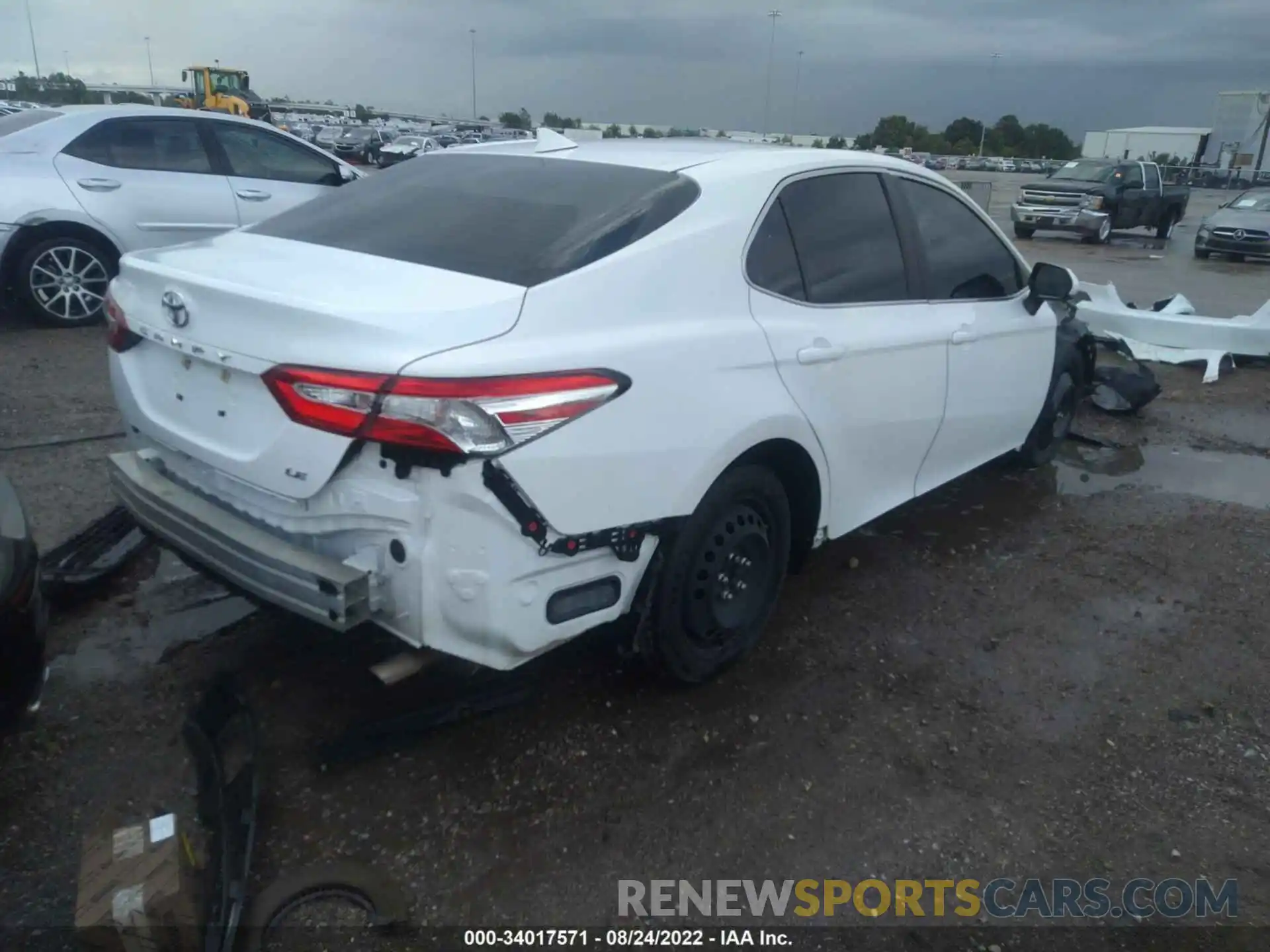 4 Photograph of a damaged car 4T1C11AK2LU347600 TOYOTA CAMRY 2020