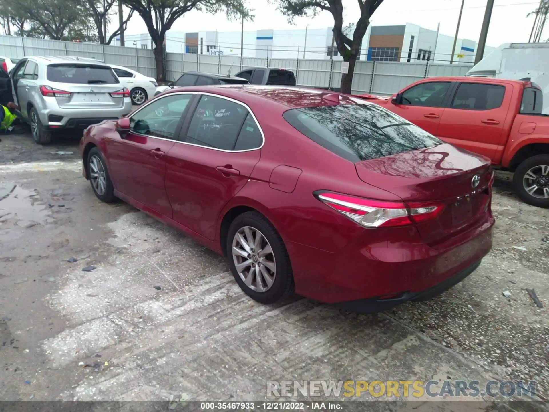 3 Photograph of a damaged car 4T1C11AK2LU360766 TOYOTA CAMRY 2020