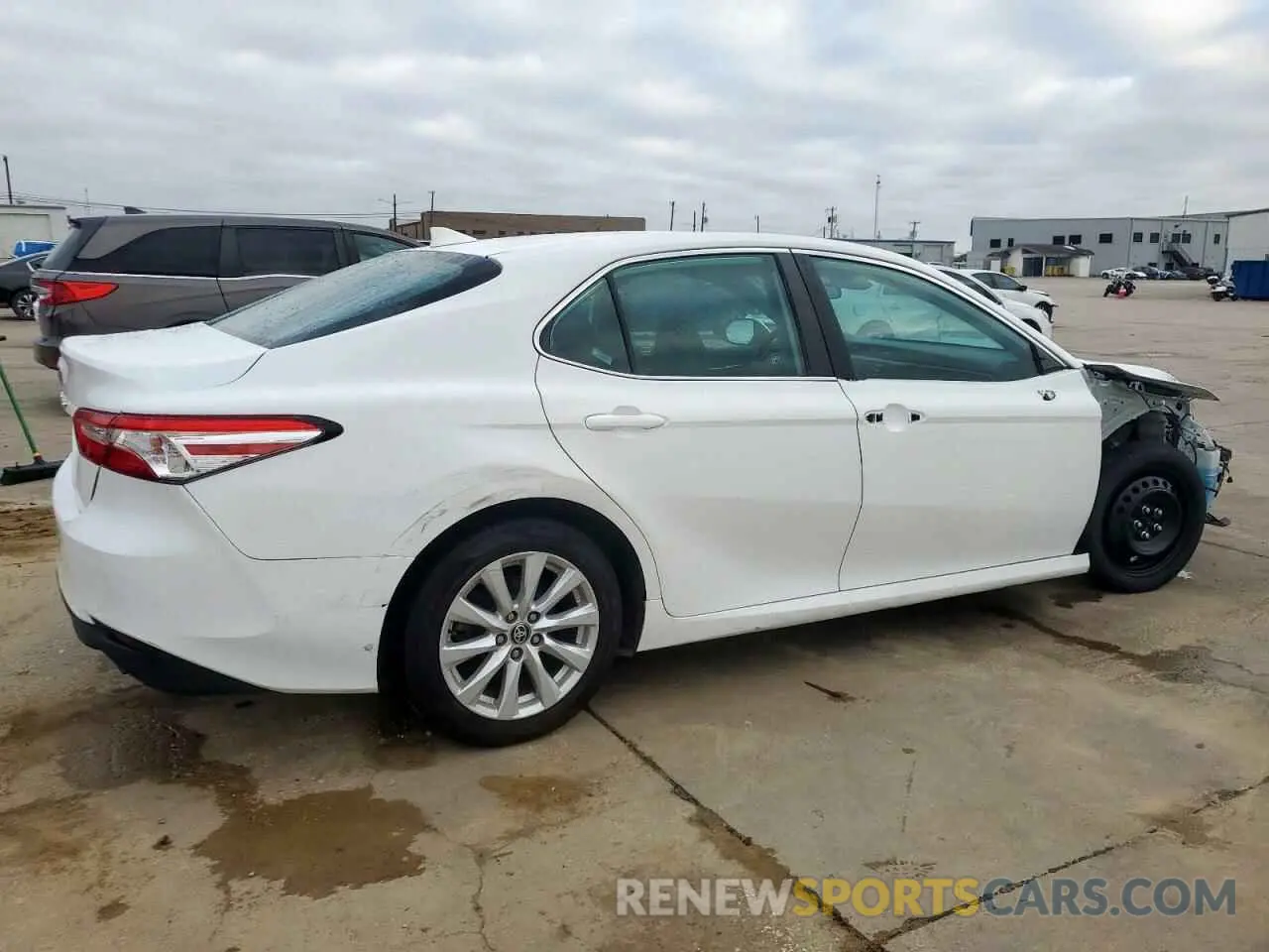 3 Photograph of a damaged car 4T1C11AK2LU361030 TOYOTA CAMRY 2020