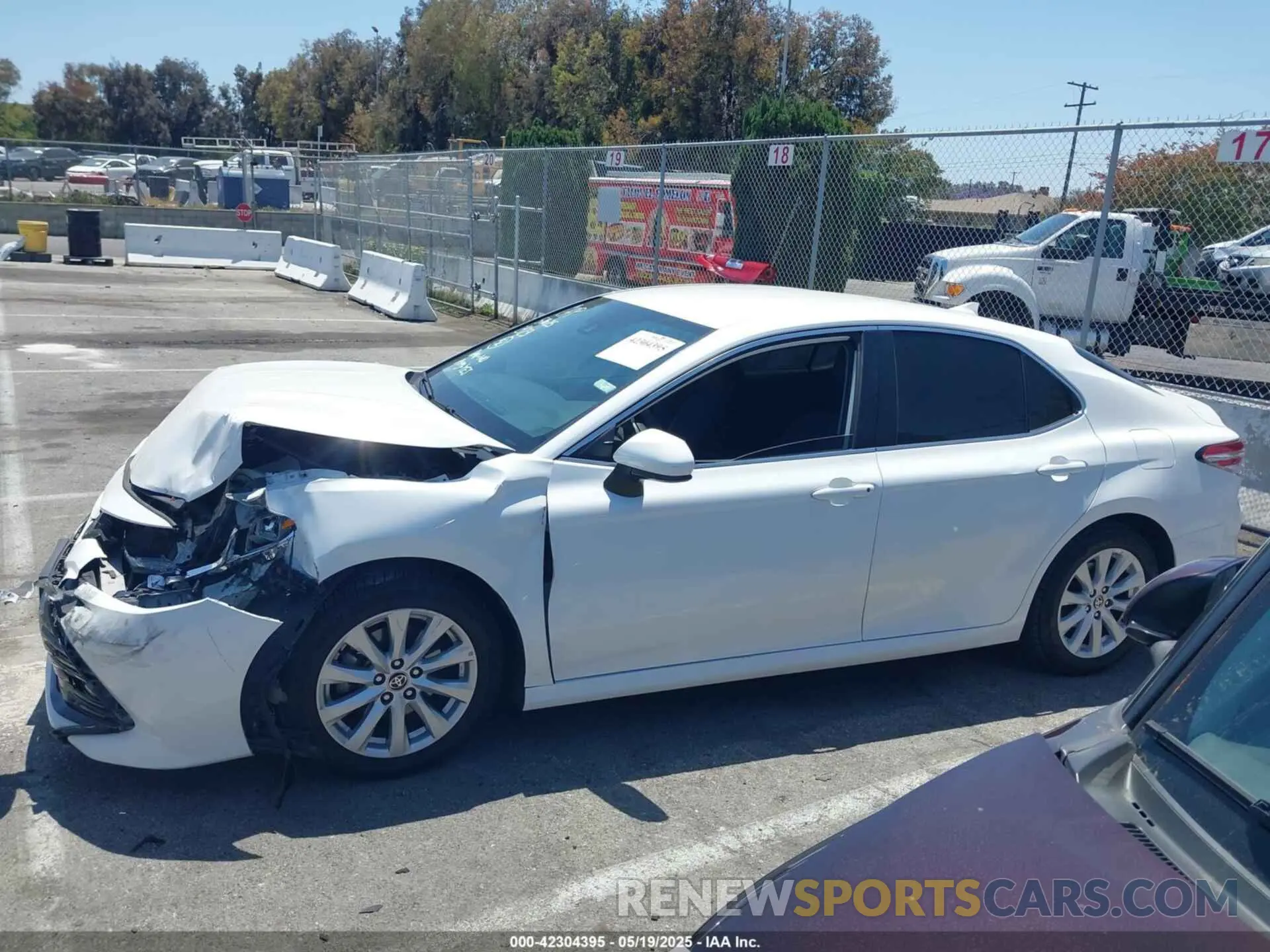 14 Photograph of a damaged car 4T1C11AK2LU362923 TOYOTA CAMRY 2020