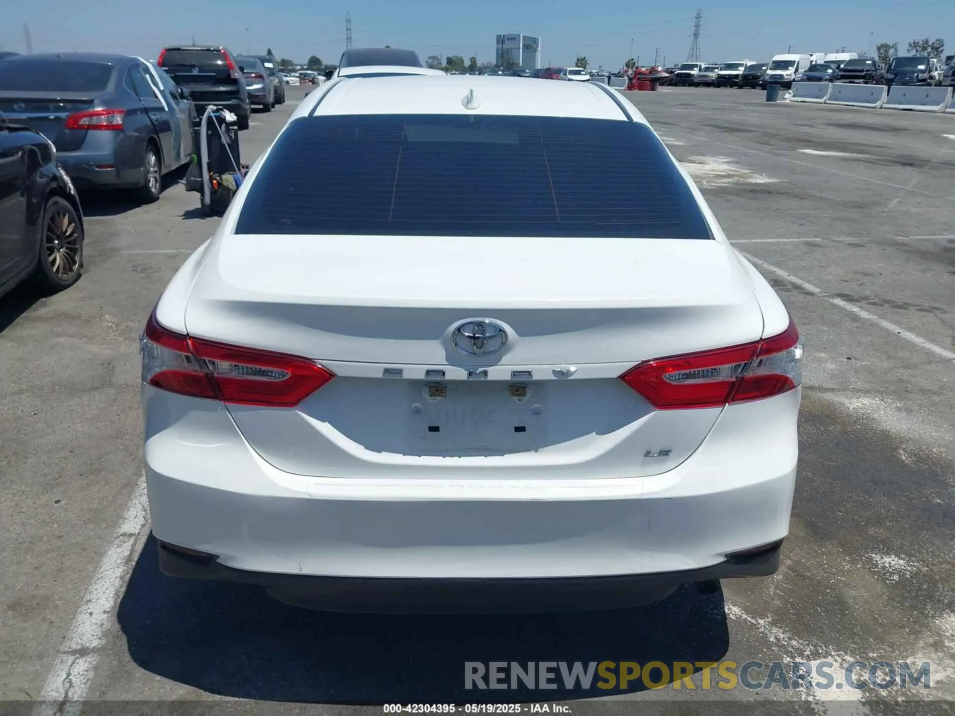 16 Photograph of a damaged car 4T1C11AK2LU362923 TOYOTA CAMRY 2020