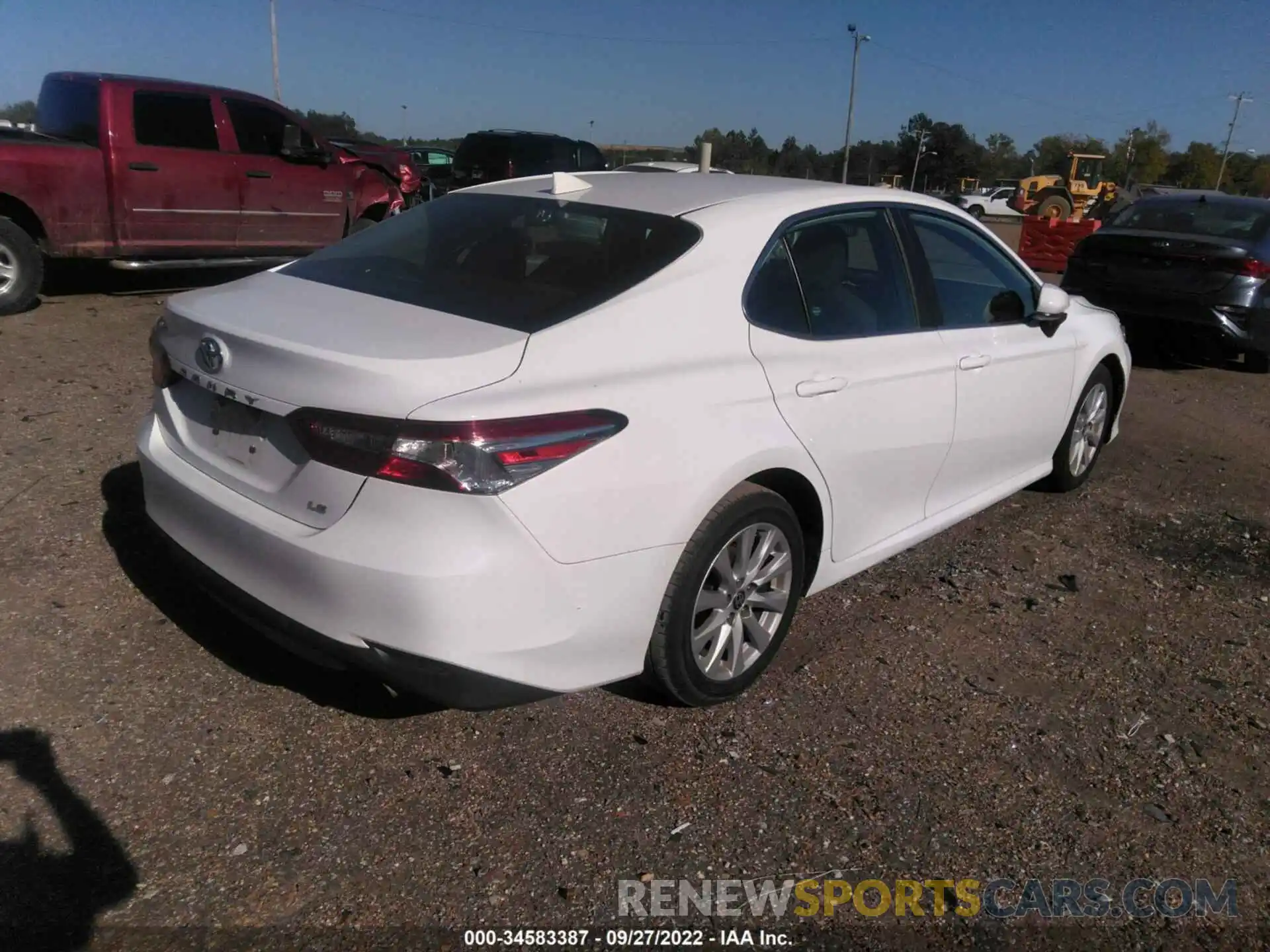 4 Photograph of a damaged car 4T1C11AK2LU364378 TOYOTA CAMRY 2020