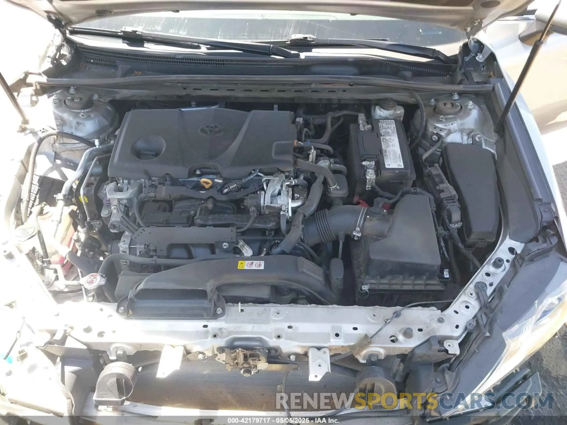 10 Photograph of a damaged car 4T1C11AK2LU365563 TOYOTA CAMRY 2020