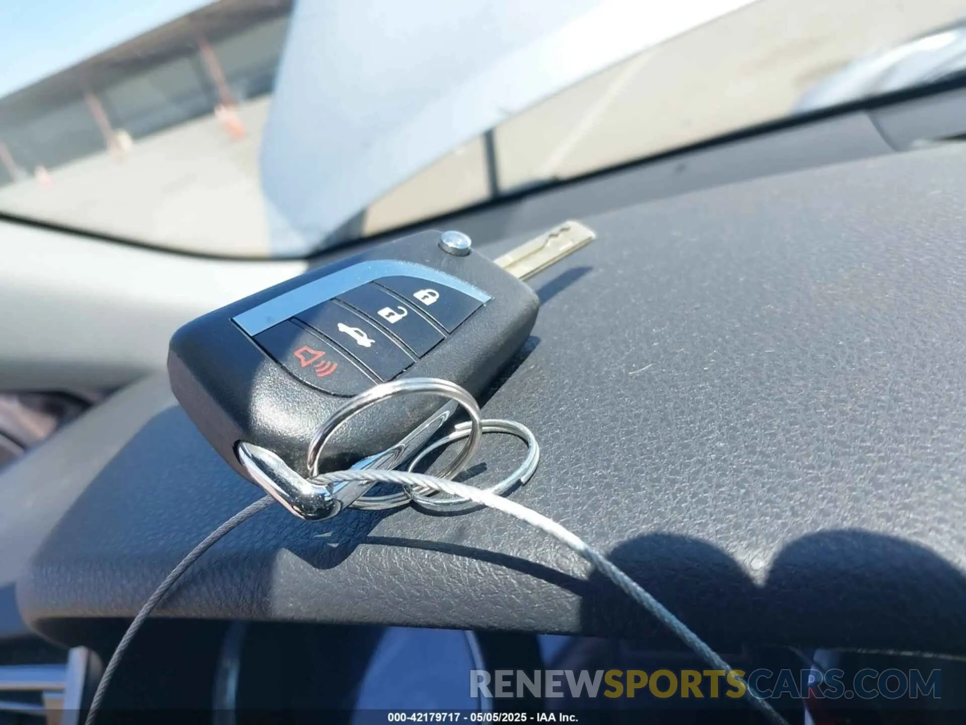 11 Photograph of a damaged car 4T1C11AK2LU365563 TOYOTA CAMRY 2020