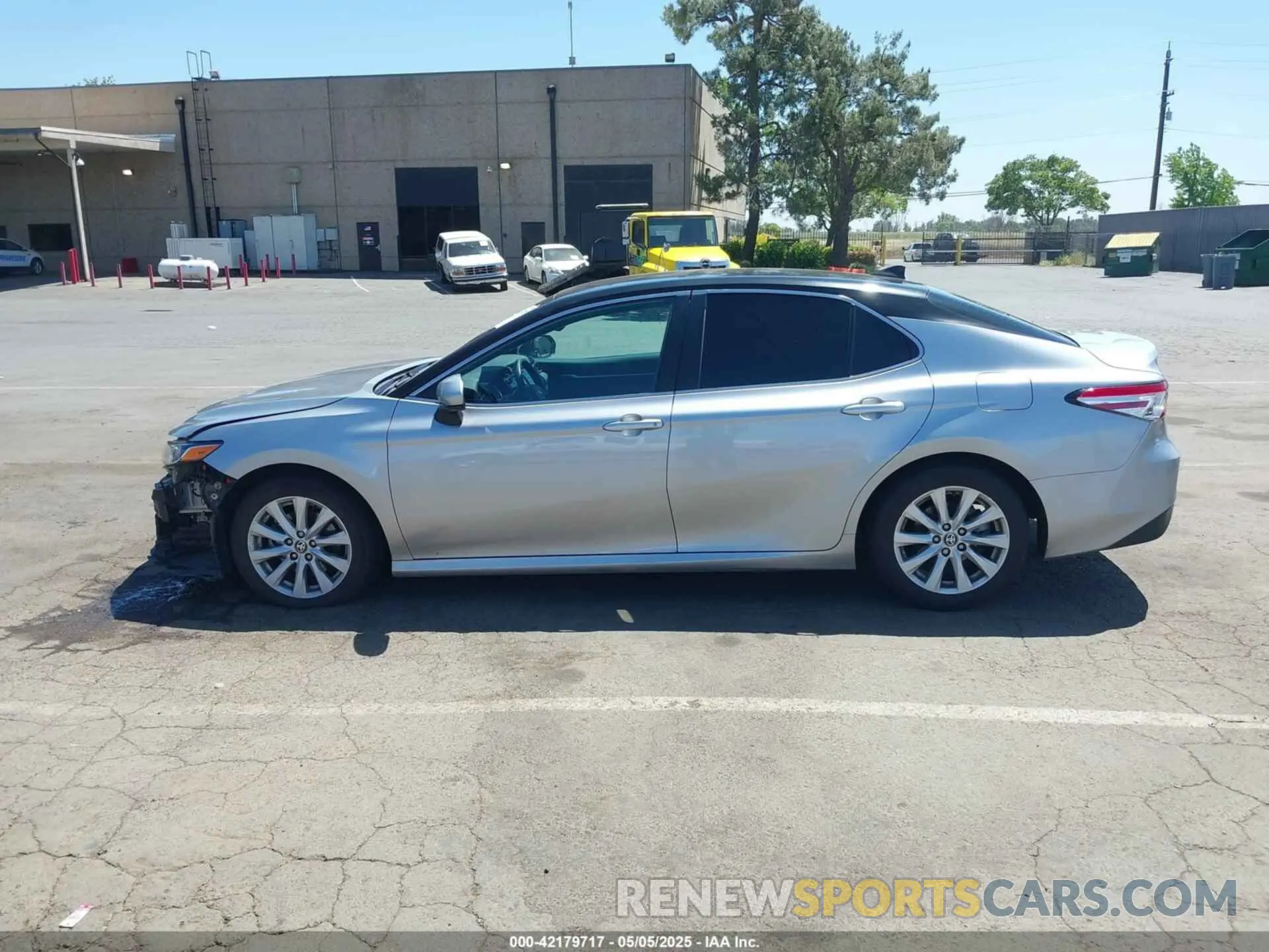 15 Photograph of a damaged car 4T1C11AK2LU365563 TOYOTA CAMRY 2020