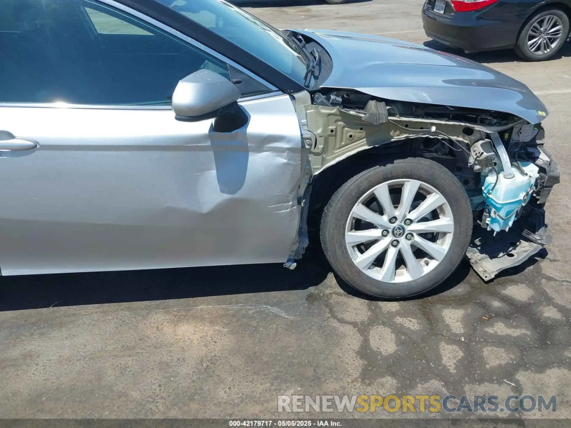 18 Photograph of a damaged car 4T1C11AK2LU365563 TOYOTA CAMRY 2020