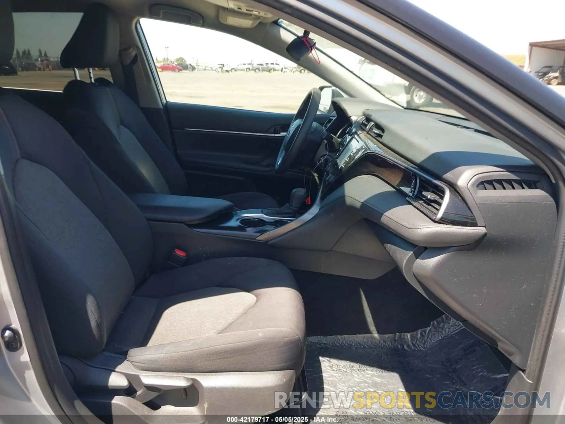 5 Photograph of a damaged car 4T1C11AK2LU365563 TOYOTA CAMRY 2020