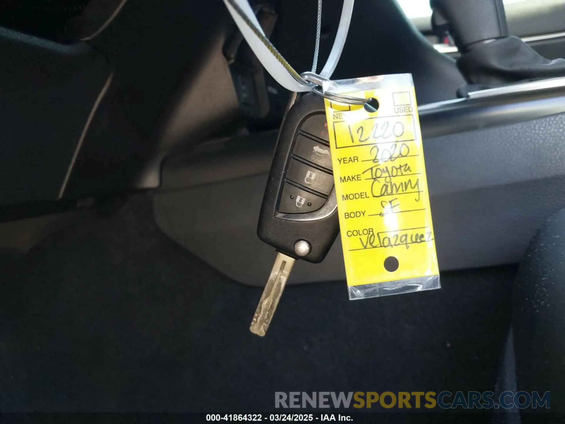 11 Photograph of a damaged car 4T1C11AK2LU366132 TOYOTA CAMRY 2020