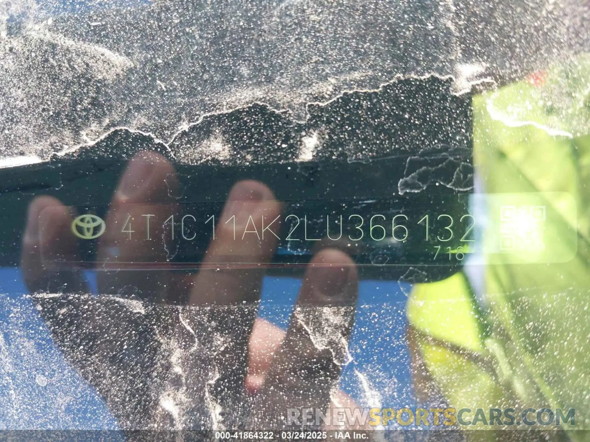 17 Photograph of a damaged car 4T1C11AK2LU366132 TOYOTA CAMRY 2020
