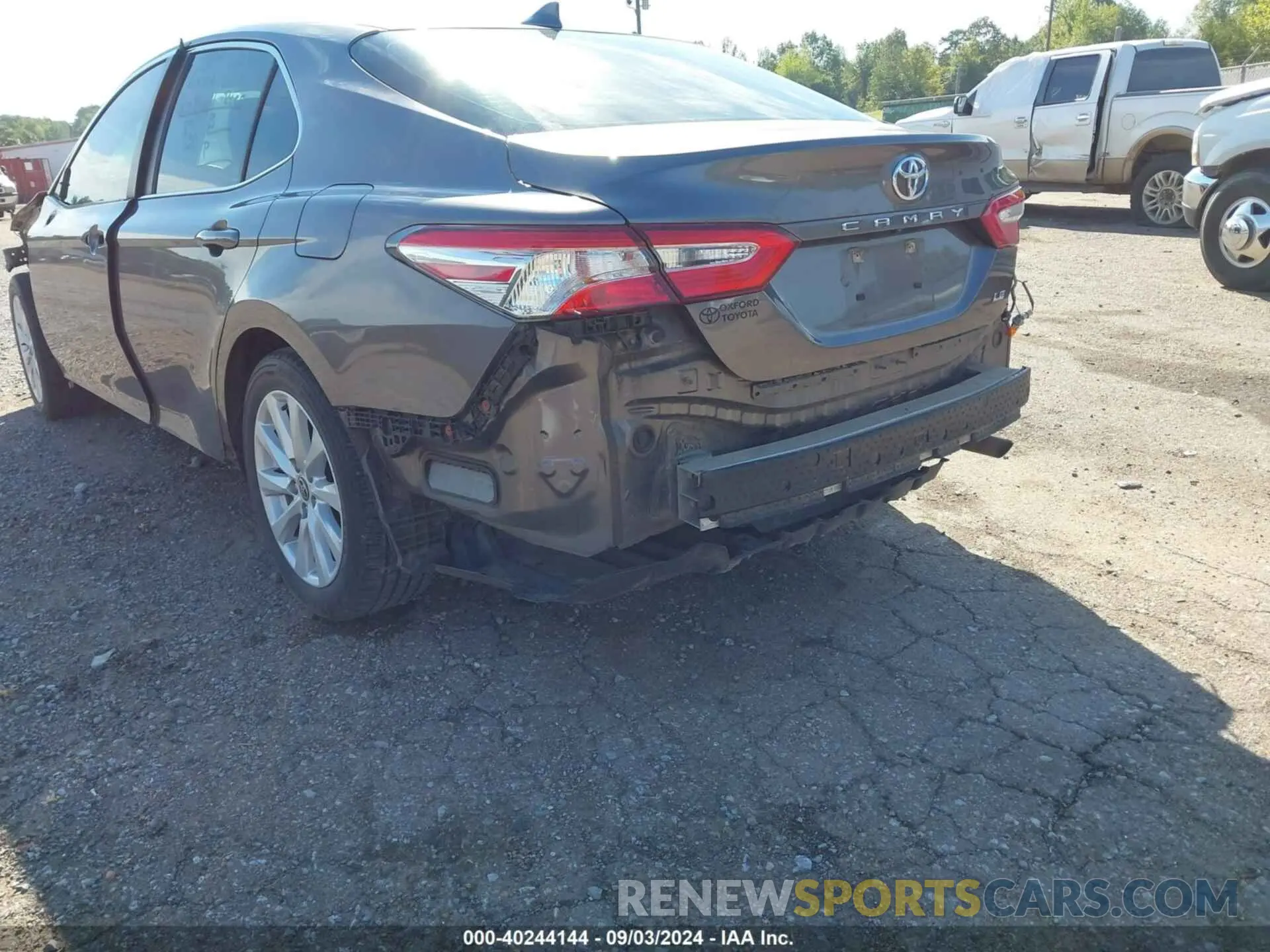 19 Photograph of a damaged car 4T1C11AK2LU366471 TOYOTA CAMRY 2020
