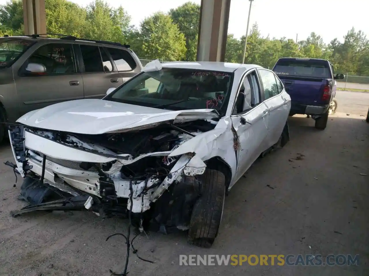 2 Photograph of a damaged car 4T1C11AK2LU370486 TOYOTA CAMRY 2020