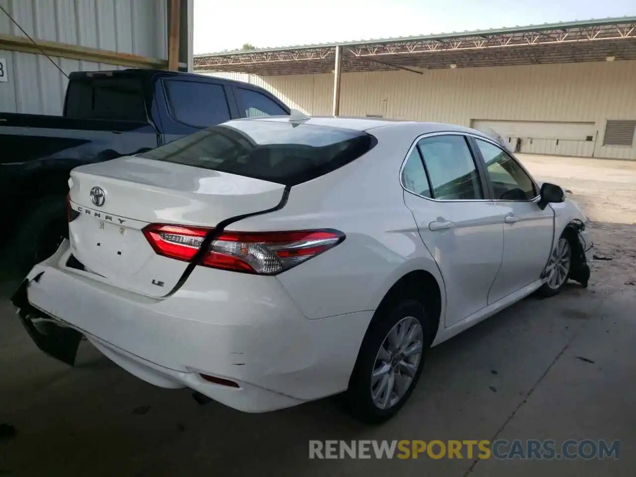 4 Photograph of a damaged car 4T1C11AK2LU370486 TOYOTA CAMRY 2020