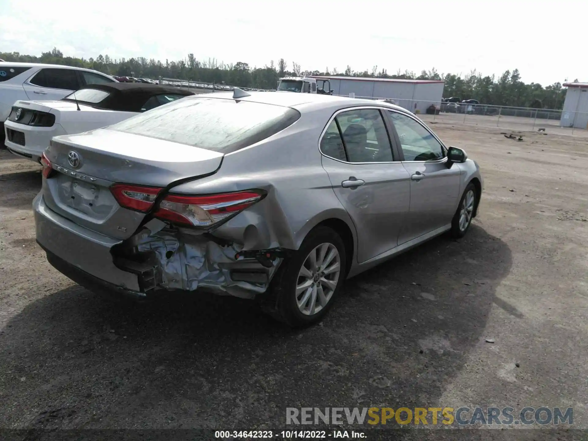 4 Photograph of a damaged car 4T1C11AK2LU377664 TOYOTA CAMRY 2020