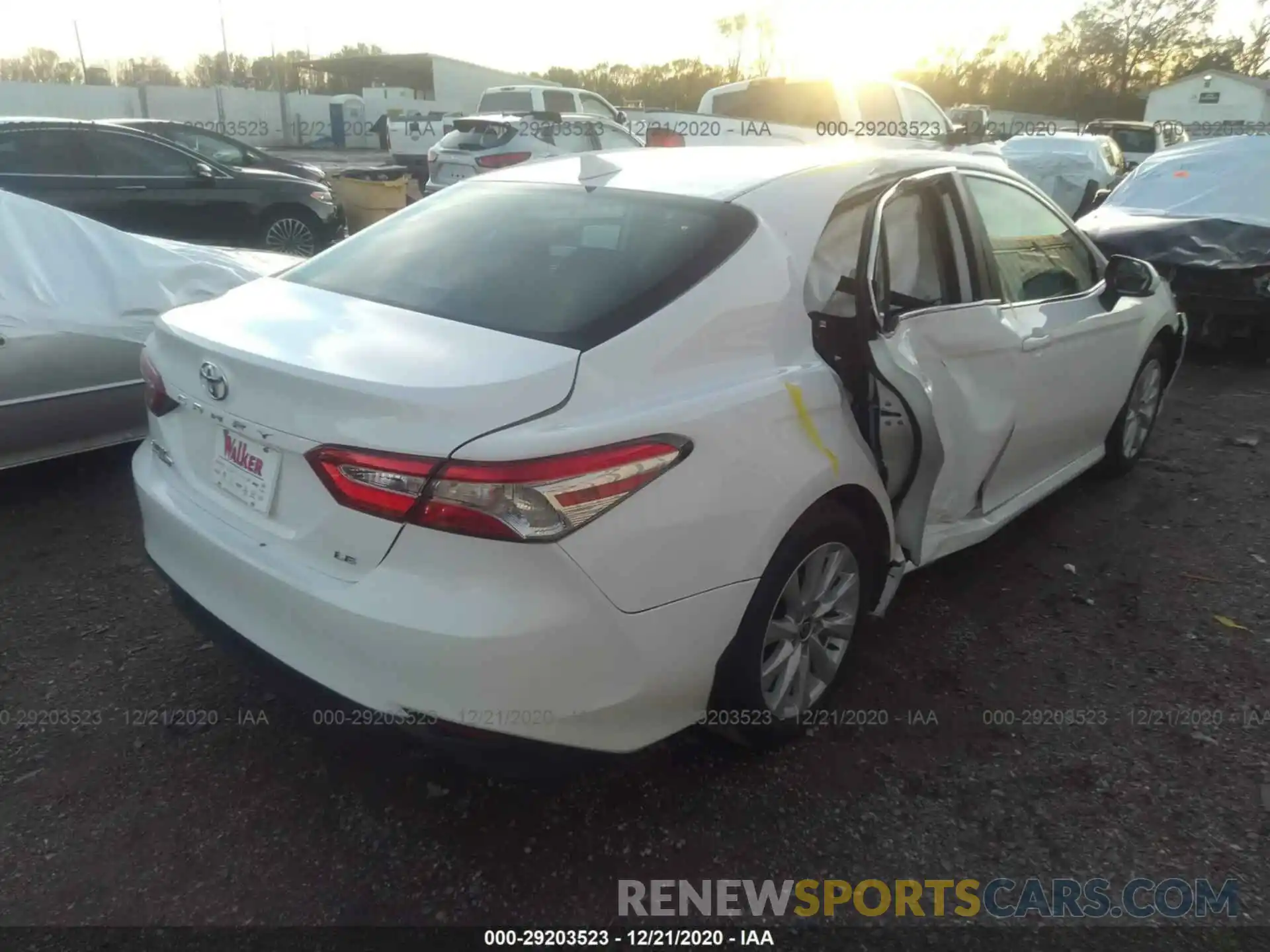 4 Photograph of a damaged car 4T1C11AK2LU387031 TOYOTA CAMRY 2020