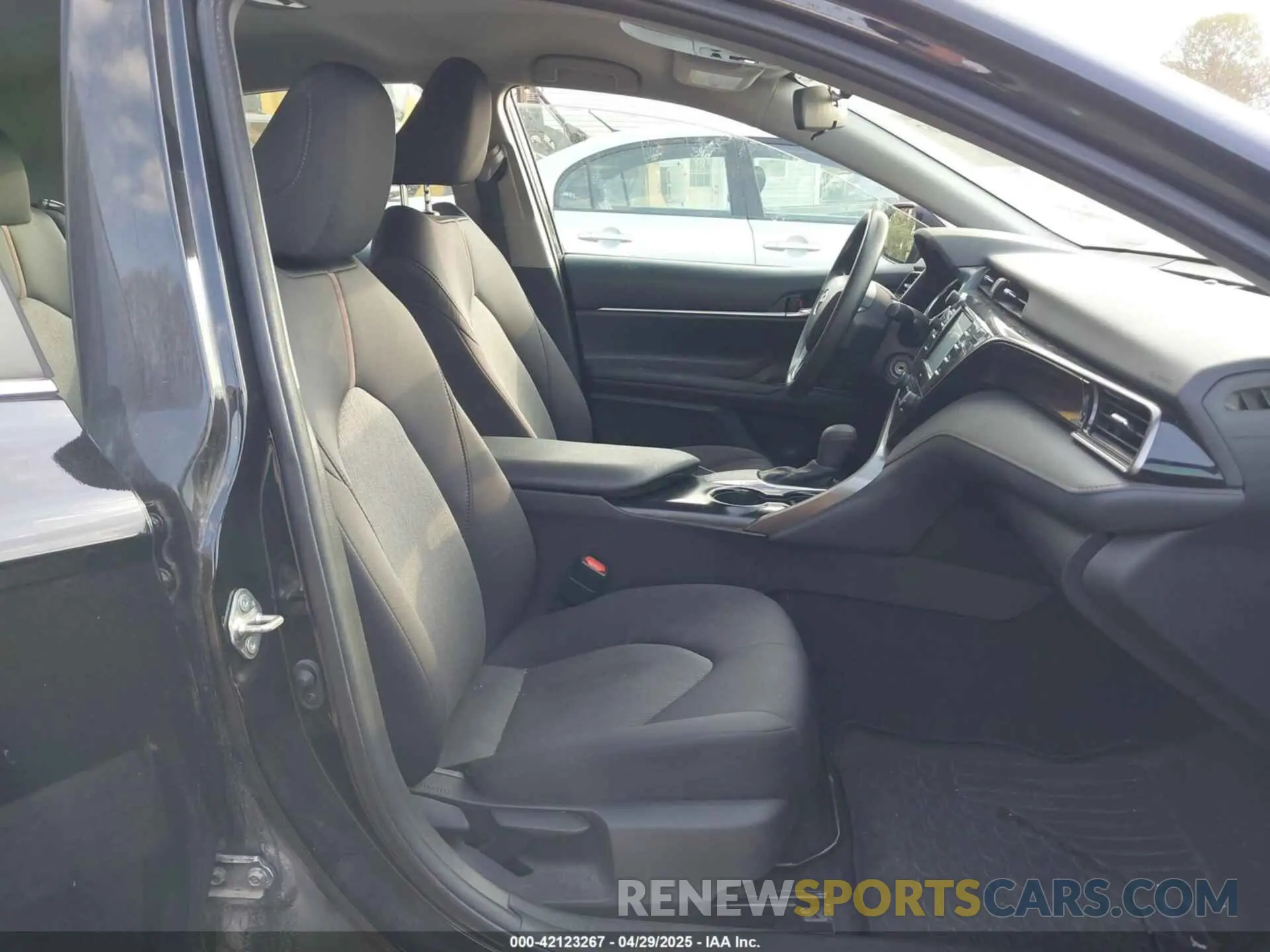 5 Photograph of a damaged car 4T1C11AK2LU393699 TOYOTA CAMRY 2020