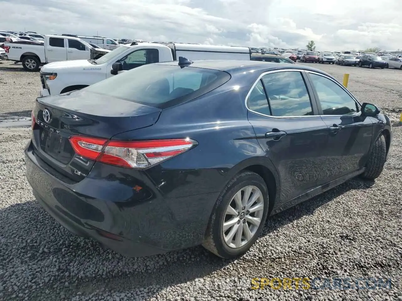 3 Photograph of a damaged car 4T1C11AK2LU858093 TOYOTA CAMRY 2020