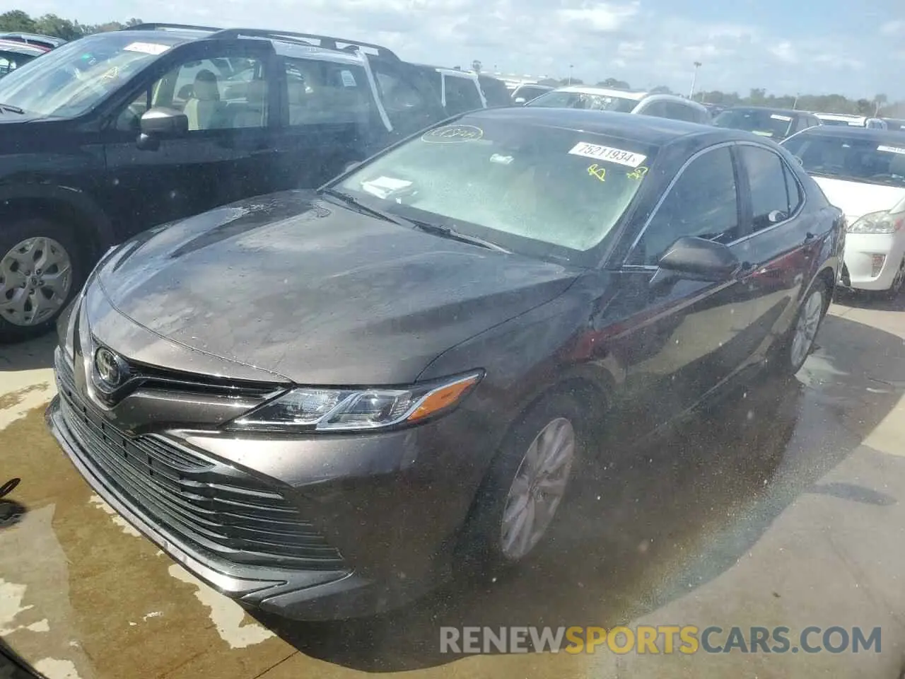 1 Photograph of a damaged car 4T1C11AK2LU866467 TOYOTA CAMRY 2020